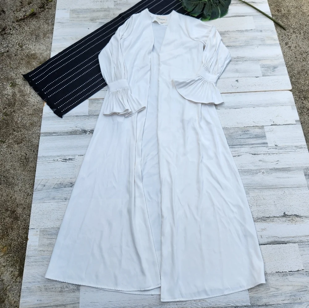 Veiled Collection New York Abaya Over Garment Pleated Bell Sleeves White XS